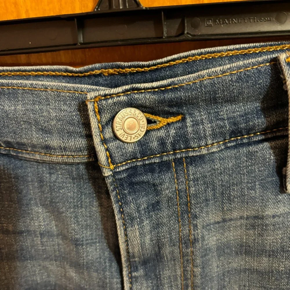 Levi’s Mid Length Denim Shorts 5 Pocket Medium‎ Blue